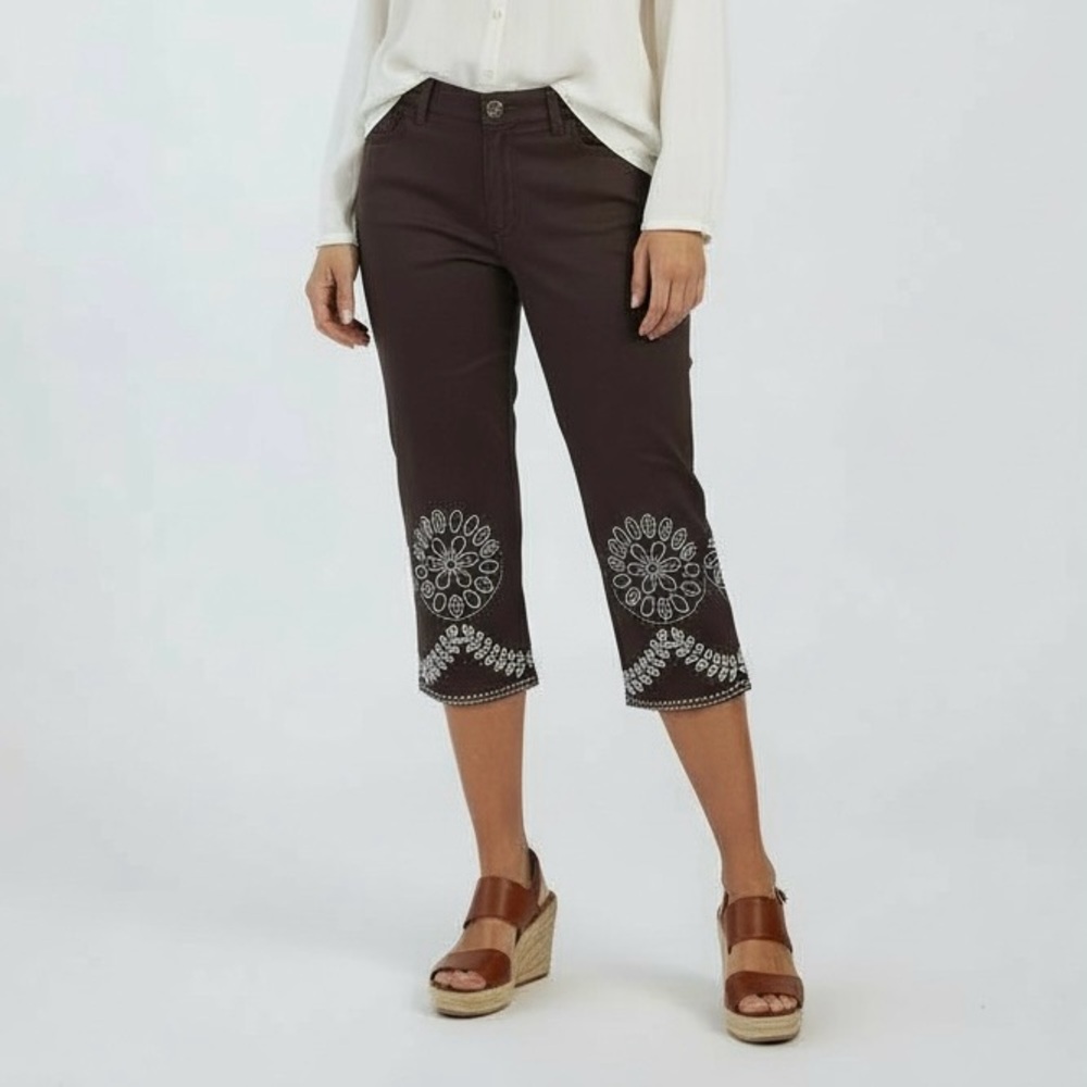 4/$40 Very Vera‎ Embroidered Brown Capris Pants